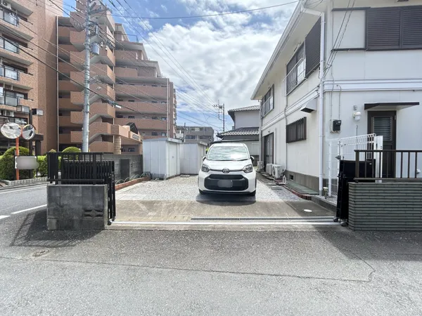 駐車スペース（車種による）