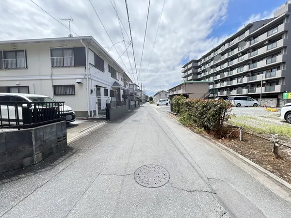 北西側前面道路