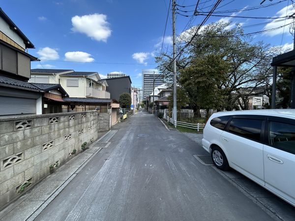 さいたま市大宮区桜木町4丁目 前面道路含む外観