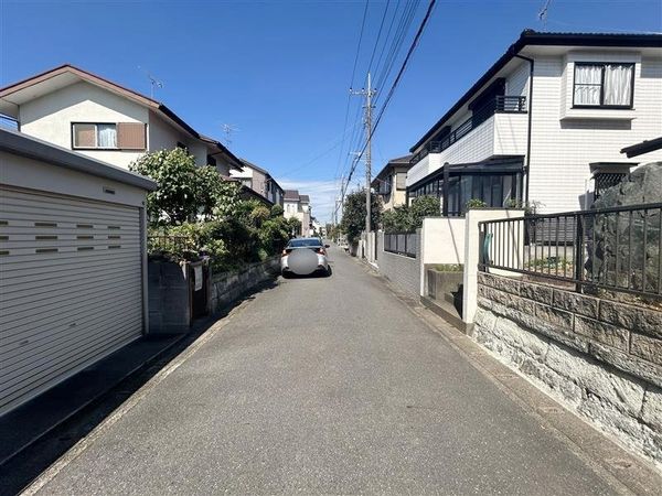 前面道路含む外観