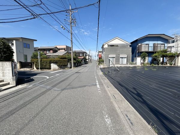 前面道路含む外観