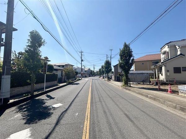 前面道路含む外観
