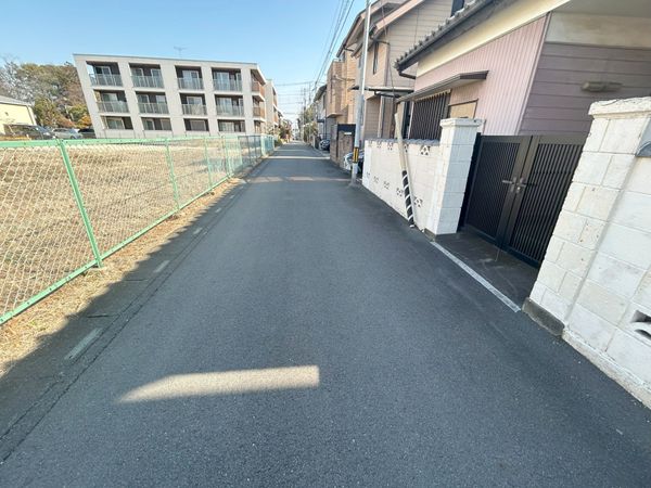 さいたま市大宮区上小町 前面道路含む外観