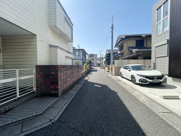 さいたま市大宮区櫛引町1丁目 前面道路含む外観