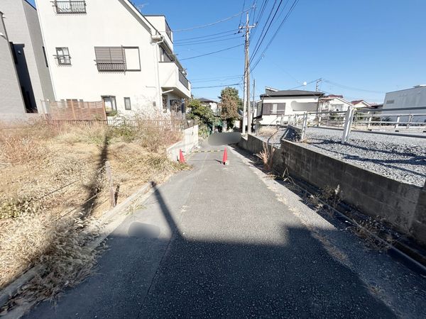 さいたま市見沼区大字南中丸 1区画 前面道路含む外観 前面道路含む外観