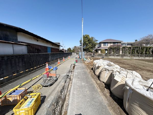 さいたま市西区三橋6丁目 B区画 前面道路含む外観