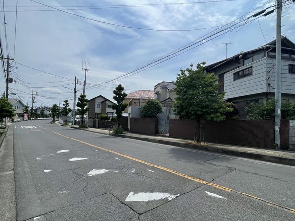 前面道路含む外観