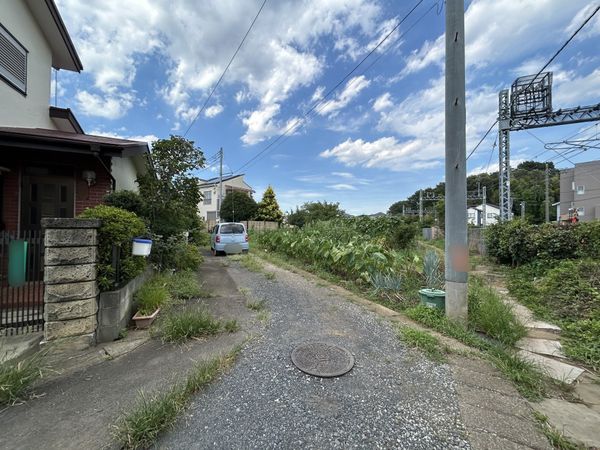 さいたま市見沼区大字蓮沼 前面道路含む外観