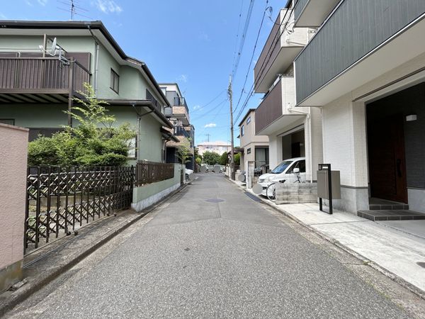 前面道路含む外観