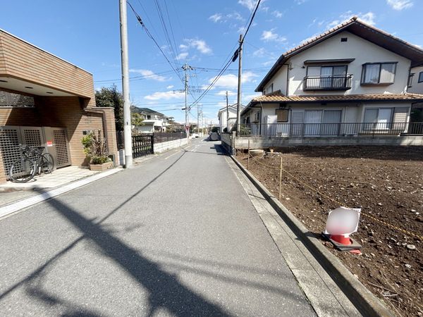 さいたま市北区盆栽町 前面道路含む外観 前面道路含む外観