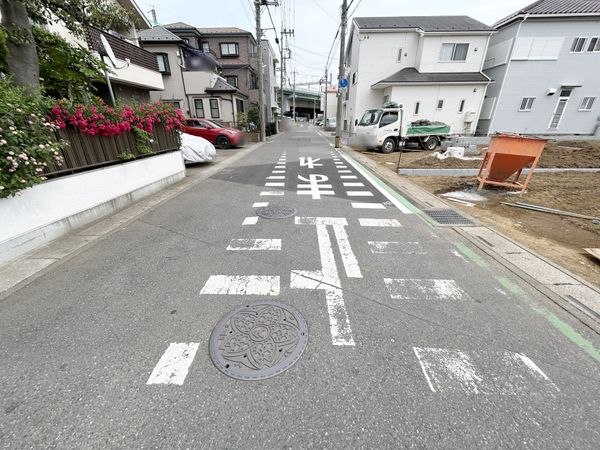 さいたま市北区東大成町2丁目 C区画 前面道路含む外観