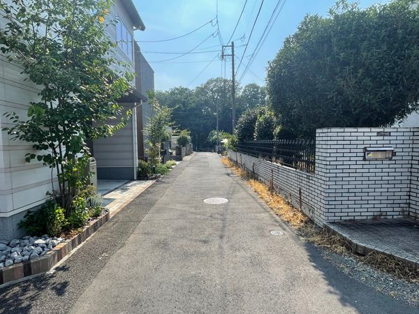 さいたま市北区奈良町 前面道路含む外観