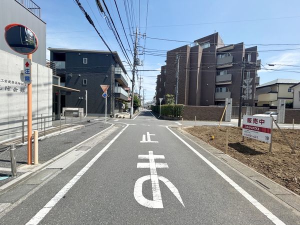 さいたま市大宮区桜木町4丁目 前面道路含む外観 さいたま市大宮区桜木町4丁目 前面道路含む外観