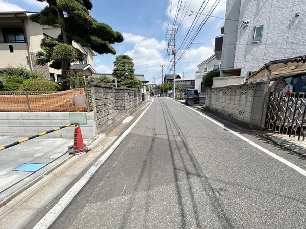 さいたま市大宮区堀の内町3丁目 2号棟 前面道路含む外観 さいたま市大宮区堀の内町3丁目 2号棟 前面道路含む外観