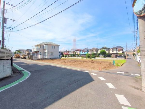 前面道路含む外観