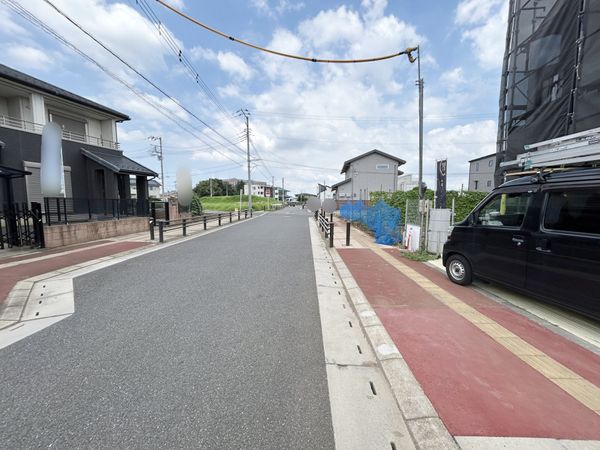 前面道路含む外観
