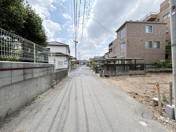 前面道路含む外観