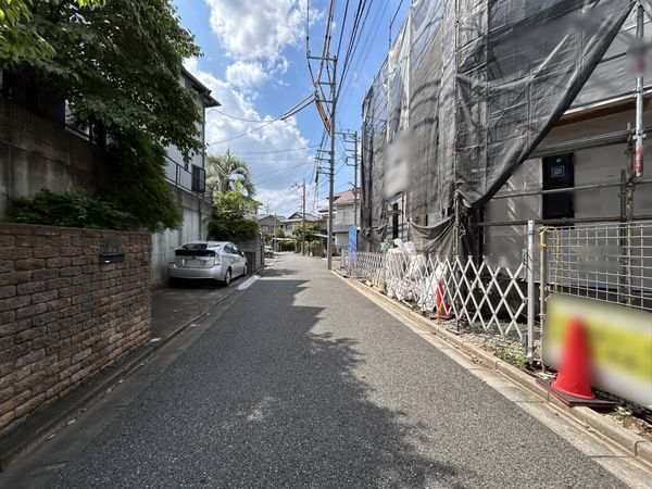前面道路含む外観