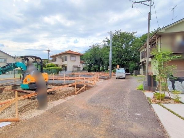 前面道路含む外観