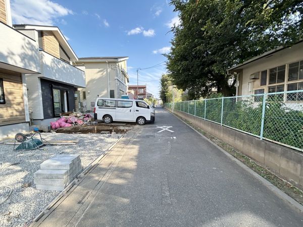 さいたま市北区土呂町1丁目 3号棟 前面道路含む外観 さいたま市北区土呂町1丁目 3号棟 前面道路含む外観