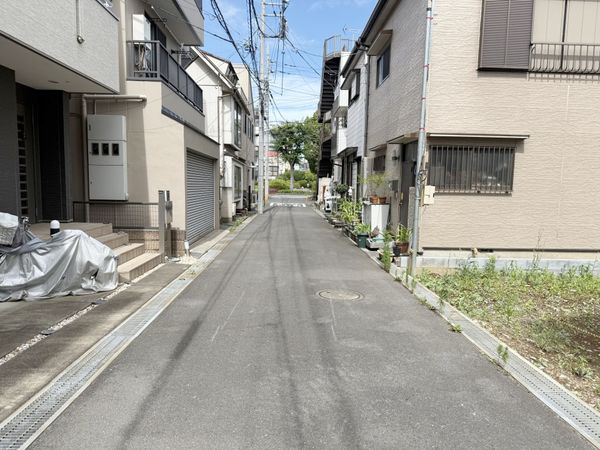 前面道路含む外観