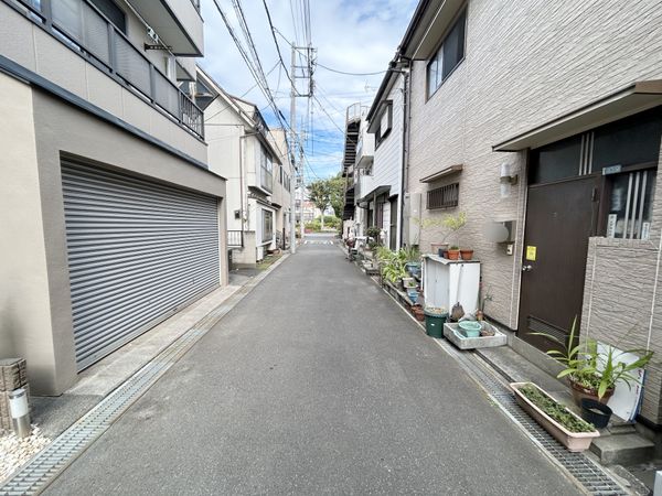 さいたま市中央区下落合5丁目 前面道路含む外観