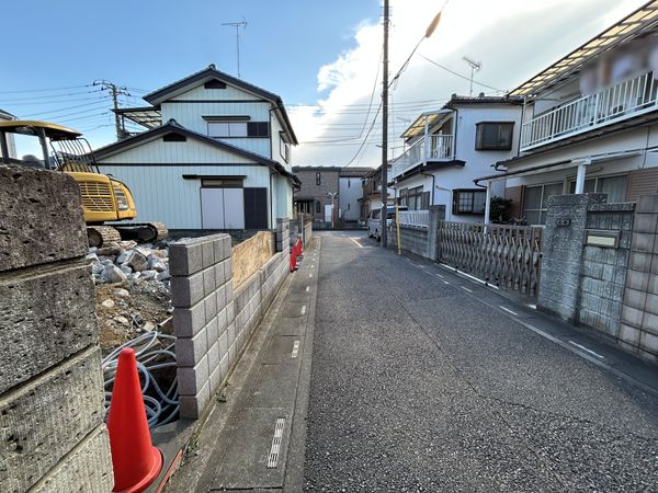 さいたま市西区大字高木 1号棟 前面道路含む外観 さいたま市西区大字高木 1号棟 前面道路含む外観