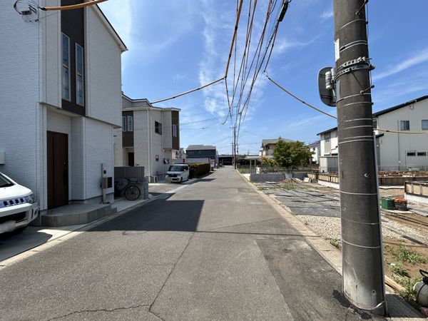 前面道路含む外観