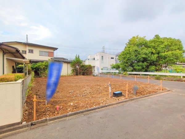 さいたま市見沼区大字大谷 1号棟 前面道路含む外観