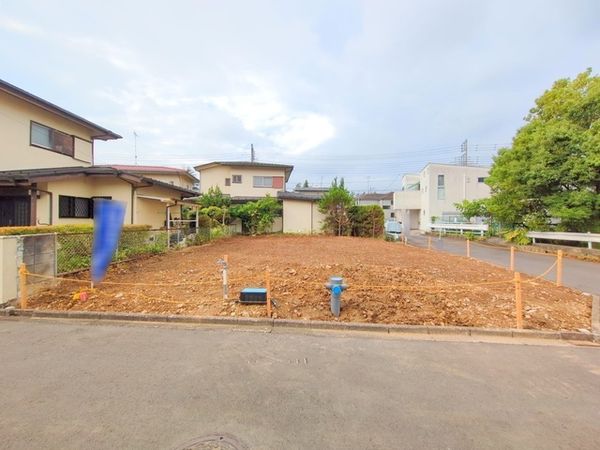さいたま市見沼区大字大谷 1号棟 前面道路含む外観