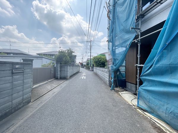 前面道路含む外観