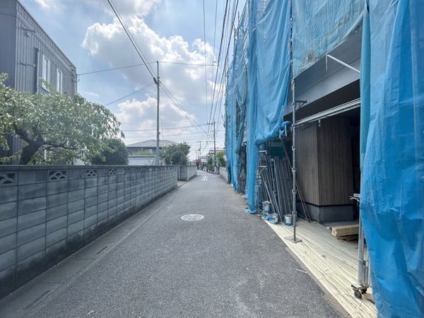 前面道路含む外観