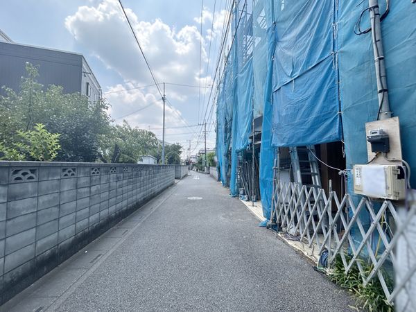 前面道路含む外観