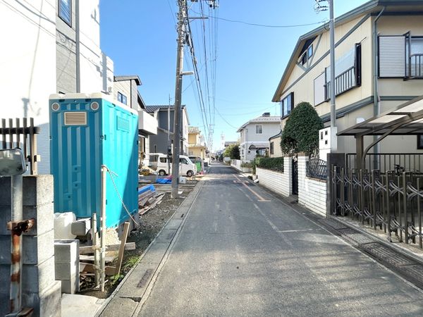 前面道路含む外観