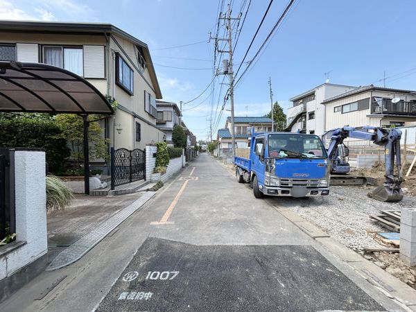 さいたま市西区大字指扇 2号棟 前面道路含む外観