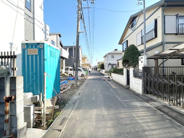 前面道路含む外観