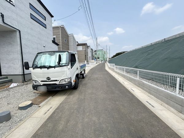 さいたま市見沼区大字中川 11号棟 前面道路含む外観 さいたま市見沼区大字中川 11号棟 前面道路含む外観