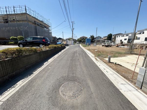 前面道路含む外観