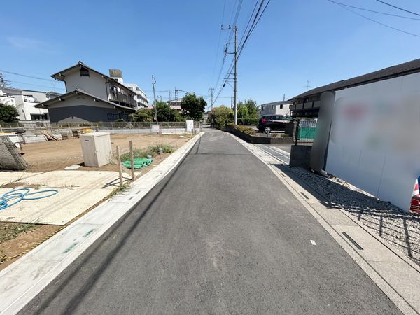 前面道路含む外観