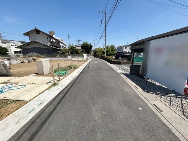 前面道路含む外観