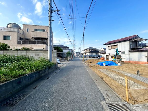 前面道路含む外観