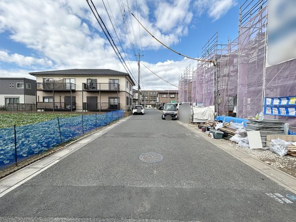 さいたま市北区吉野町2丁目 5号棟 前面道路含む外観 さいたま市北区吉野町2丁目 5号棟 前面道路含む外観