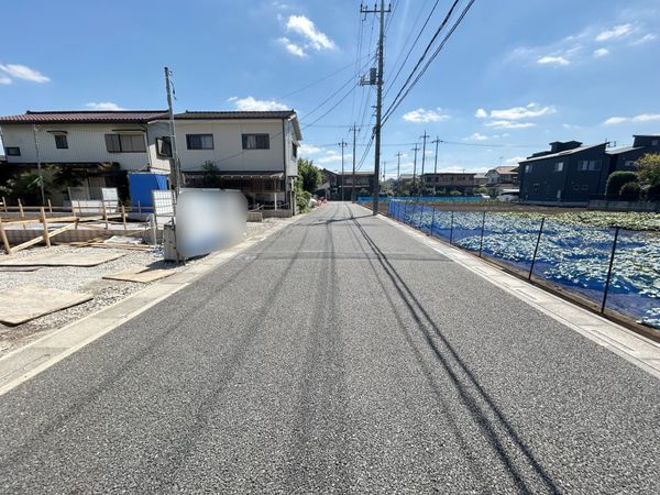 さいたま市北区吉野町2丁目 2号棟 前面道路含む外観 さいたま市北区吉野町2丁目 2号棟 前面道路含む外観