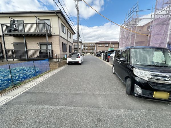 さいたま市北区吉野町2丁目 2号棟 前面道路含む外観 さいたま市北区吉野町2丁目 2号棟 前面道路含む外観