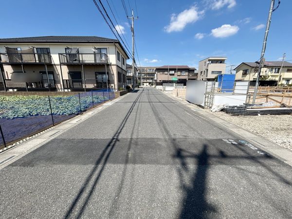 さいたま市北区吉野町2丁目 1号棟 前面道路含む外観 さいたま市北区吉野町2丁目 1号棟 前面道路含む外観