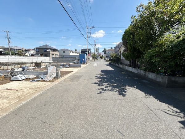 前面道路含む外観