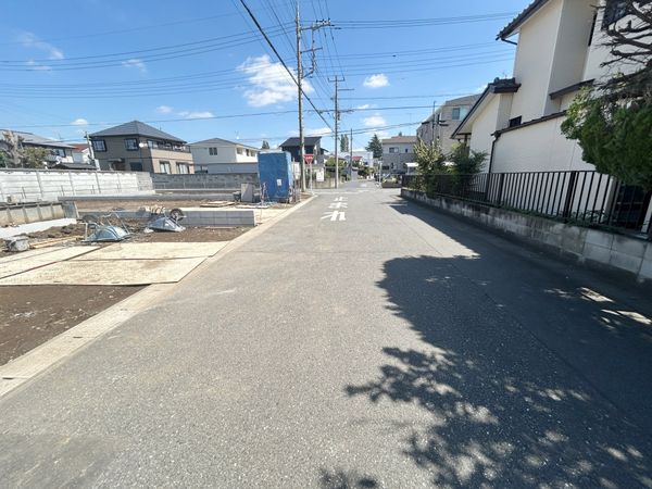 前面道路含む外観