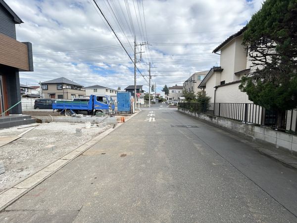 さいたま市北区吉野町2丁目 B号棟 前面道路含む外観 さいたま市北区吉野町2丁目 B号棟 前面道路含む外観