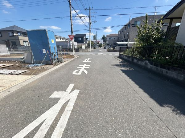 前面道路含む外観
