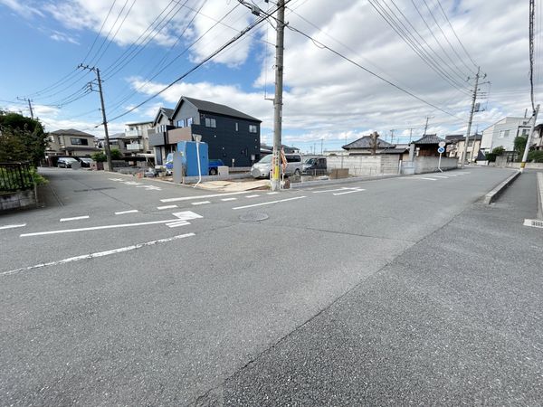 さいたま市北区吉野町2丁目 D号棟 前面道路含む外観 さいたま市北区吉野町2丁目 D号棟 前面道路含む外観